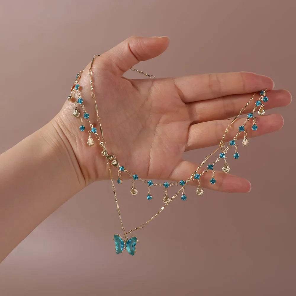Colar vintage com asas de strass